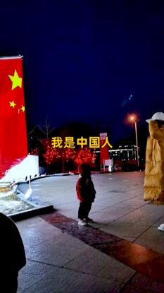 针织T恤+浅蓝色热裤，小姐姐这样穿好看吗？游戏画面